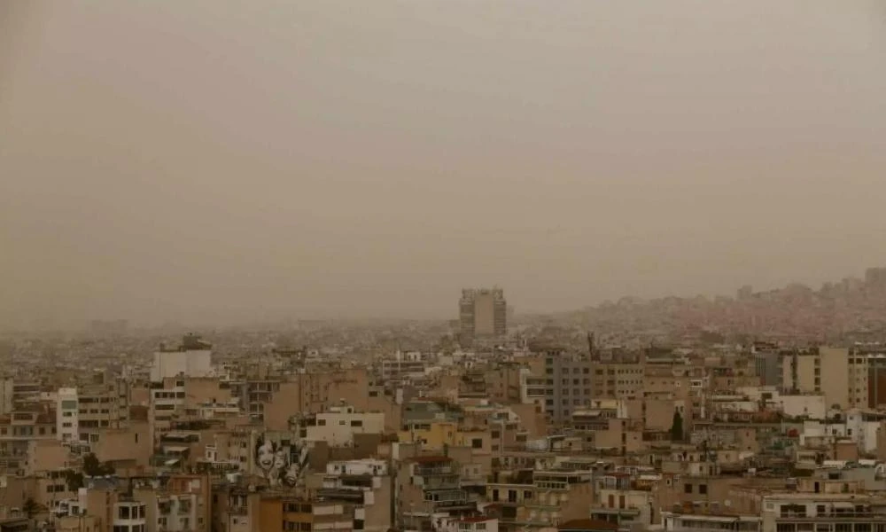 Καιρός – Meteo: Αφρικανική σκόνη, λασποβροχές και απότομη πτώση της θερμοκρασίας το Σαββατοκύριακο